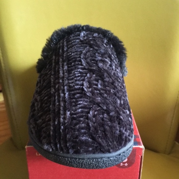 Memory foam, no slip faux fur slippers ONLY $7 when bundles W/4 or more items! - Picture 10 of 10